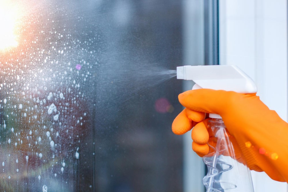 تمیز کردن پارتیشن شیشه ای